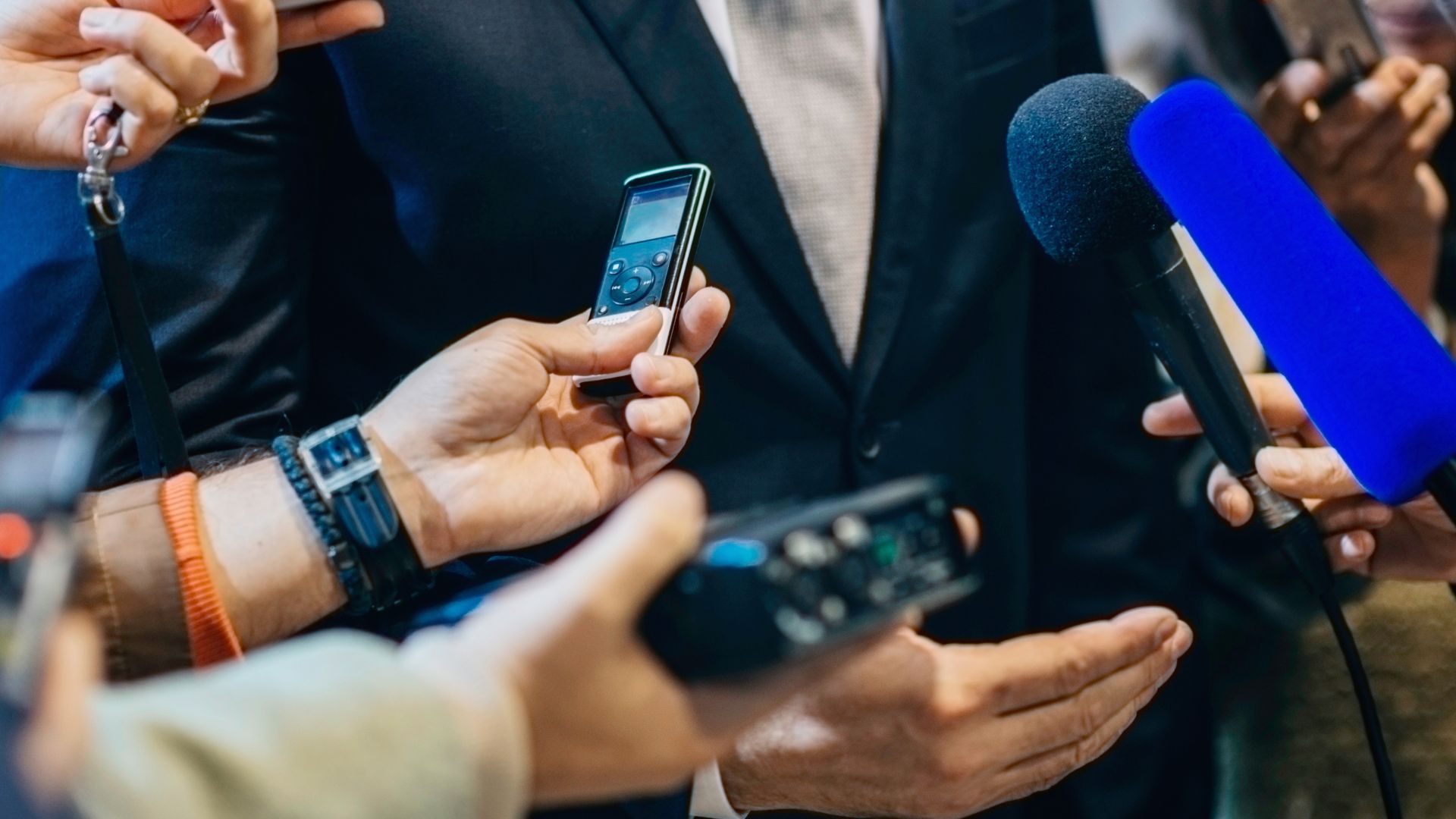 Claves para que un periodista se interese por tu nota de prensa